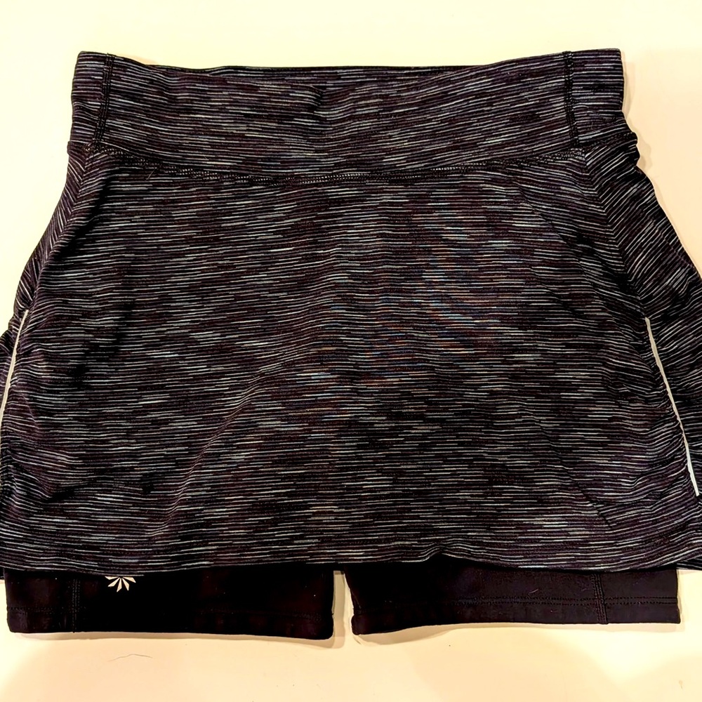 Atheta Women’s Skort 
Size Small Black with grayish white design